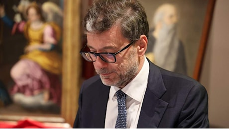 Giorgetti lascia la busta paga 2025 sotto l'albero: è piena di nuove tasse | 1000€ strappati dalle nostre tasche