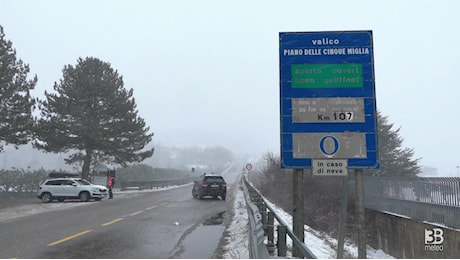 Cronaca meteo diretta - Neve in Abruzzo, chiusa la SS17: posto di blocco dei carabinieri - Video