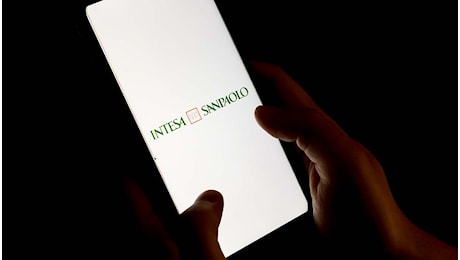 App Intesa Sanpaolo down, il servizio non funziona: terza volta in poche settimane, segnalazioni degli utenti