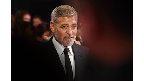 George Clooney ha scritto un op-ed sul New York Times in cui dice a Biden di ritirarsi