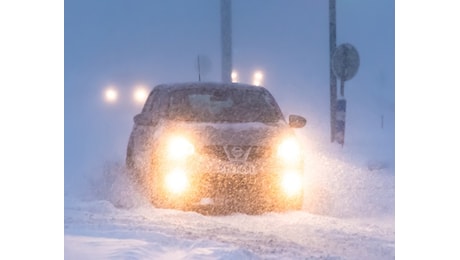 Meteo: la Neve imbianca le Alpi e ne cadrà ancora fino a sera; Foto, Video e Previsioni