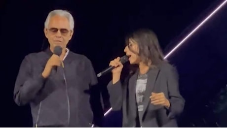Andrea Bocelli e Giorgia hanno cantato Vivo per lei per la prima volta dal vivo