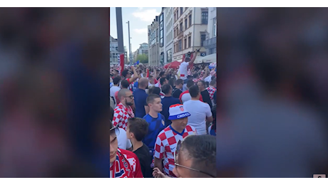 Europei, la Croazia vince la sfida tra tifosi | VIDEO