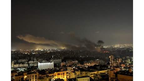 Guerra Israele-Libano, news in diretta, Tel Aviv: L'attacco all'Iran sarà mortale. Raid a sud di Beirut, fumo nero tra gli edifici