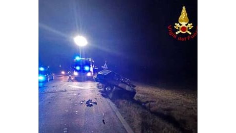 Scontro auto - bus sulla Persicetana a Tavernelle di Calderara: un morto e cinque feriti