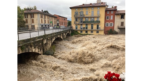 Maltempo a Bergamo e provincia: frane, fiumi in piena e ponti chiusi. Scuole chiuse