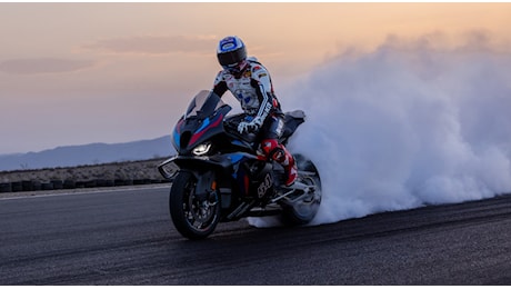 BMW M 1000 R/RR e S 1000 R/RR: per il 2025 si aggiornano: ecco come cambiano