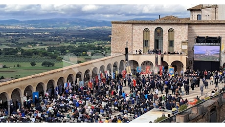 Festa di San Francesco 2024, i discorsi dalla Loggia nel segno della pace. Nel 2025 protagonista sarà l'Abruzzo (foto+video)