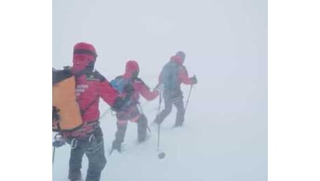 Forte vento, sospese nuovamente le ricerche dei due alpinisti dispersi sul Gran Sasso