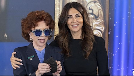 Sabrina Ferilli compie 60 anni: ha co-condotto il Festival di Sanremo, l'amicizia con Maria De Filippi, 7 segreti