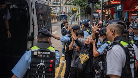 Hong Kong, 14 mesi di carcere per una 't-shirt sediziosa'