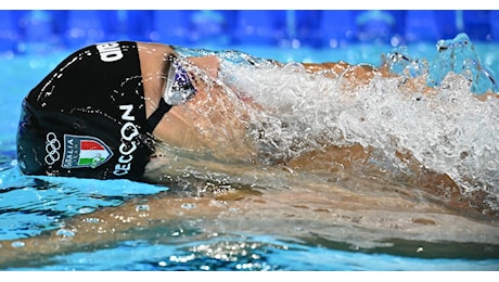 Olimpiadi 2024, nuoto: Ceccon leggendario, è oro nei 100 dorso