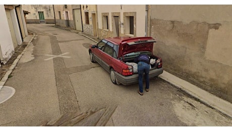 Google Street View risolve un caso di omicidio: killer beccato mentre nasconde il corpo