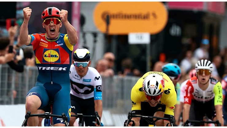 Giro d'Italia 2025: Mads Pedersen imprendibile a Tirana: maglia rosa davanti a Van Aert - Il Mattino Giro d'Italia 2025: Mads Pedersen imprendibile a Tirana: maglia rosa davanti a Van Aert - Il Mattino