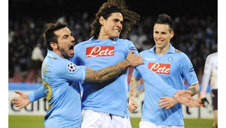 Lavezzi ricorda il gol in Liverpool-Napoli, la replica di Cavani (FOTO)