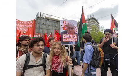 Sinistra muta sui violenti. Minacce ora sul 25 aprile