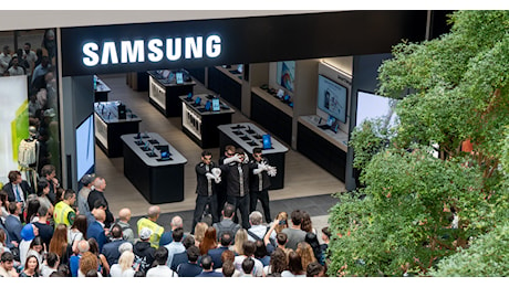 Siamo stati nel primo negozio Samsung: prezzi allineati all'online e riparazioni sul posto