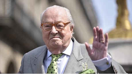 Chi era Jean-Marie Le Pen, anima nera francese: dalle frasi sulle camere a gas alla corsa all’Eliseo