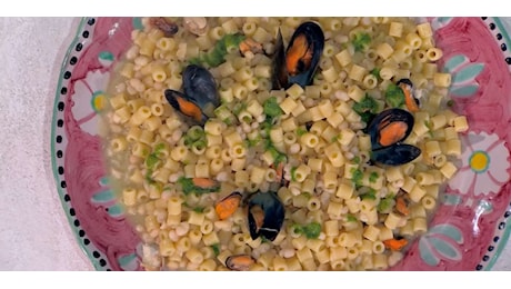 É sempre mezzogiorno, ricetta di oggi 17 ottobre 2024: Tubetti cozze e fagioli di Antonella Ricci