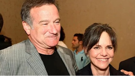 Mrs. Doubtfire, Sally Field: Grazie a Robin Williams ho potuto dare l'ultimo addio a mio padre