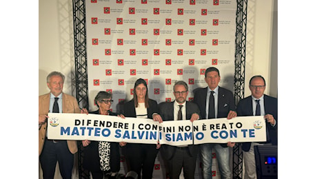 Open-Arms, flash-mob dei consiglieri regionali Lega in sostegno a Matteo Salvini