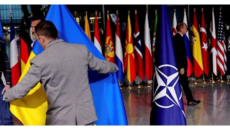 Vertice Nato, isolato chi vuol fare da pompiere tra Russia e Ucraina: la terapia possibile è una