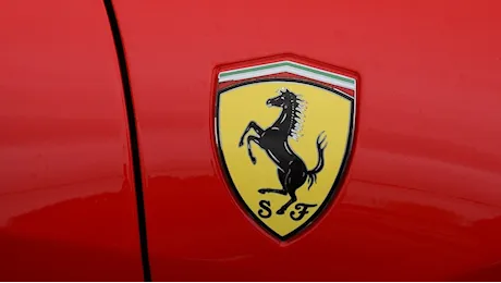 Ferrari scivola in Borsa nonostante ricavi e utili in crescita nel terzo trimestre 2024. Giù anche Fineco