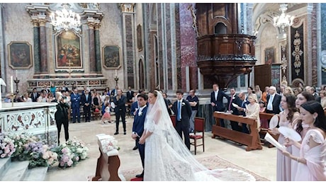 Bruno Vespa, il figlio Alessandro sposa Isabella in Puglia. Gli ospiti vip: dalla figlia di Al Bano a Maria Elena Boschi