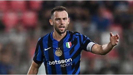 Inter, il punto sulla difesa: De Vrij recuperato per Cagliari, Darmian ok in Supercoppa