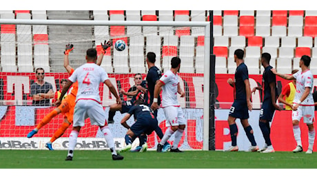 Cosenza, punto di cuore a Bari. Pari Sassuolo-Spezia, occasione Pisa