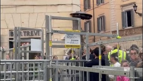 Il sindaco di Roma Gualtieri a Fontana di Trevi per inaugurare passerella panoramica per i lavori