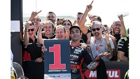 Signori, il bambino che non voleva sporcarsi le scarpe è nella storia: Danilo Petrucci vince in SBK a Cremona e ora è leggenda