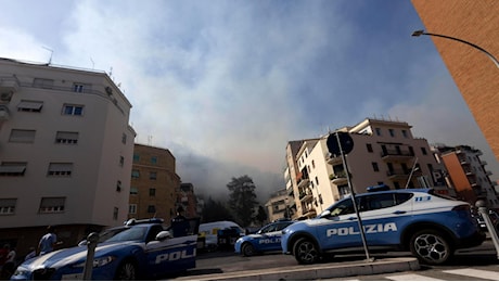 Incendio Monte Mario, evacuata la sede Rai. Paura tra i vip. Nunzia De Girolamo: “Stiamo scappando tutti”