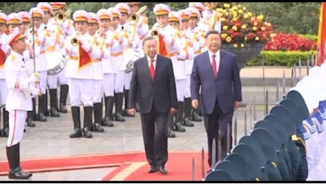 Xi Jinping è in Vietnam, prima tappa del viaggio nel Sudest asiatico