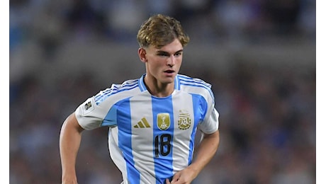 L’Argentina pazza di Nico Paz: il no alla Spagna, il padre al Mondiale e gli elogi di Messi e Scaloni, è nata una stella