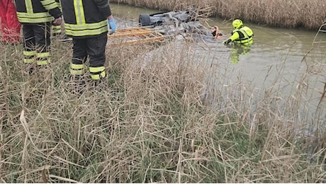 Livorno, precipita con l'auto dal cavalcavia, muore nel canale dopo un salto di dieci metri