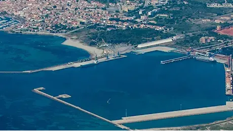 Lo scalo di Portovesme primo porto elettrificato in Sardegna