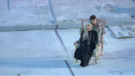 Sonia Bergamasco è Elettra, ovazione al Teatro greco di Siracusa