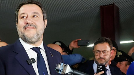 Salvini, l’attesa alla Camera per la sentenza. Poi la Lega esplode: “Stasera si festeggia? Sesso e samba”