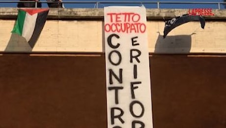 Università, Roma: occupato il tetto della facoltà di Lettere a La Sapienza