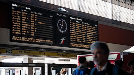 Treni, sciopero del personale Fs tra sabato 23 e domenica 24 novembre: l'agitazione indetta da alcune sigle autonome