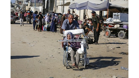 Israele chiude uno degli ultimi ospedali di Gaza. Ma l’evacuazione è impossibile