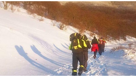 Escursionista con cane al seguito si perde nella nebbia, scatta il soccorso sul Monte Catria grazie al telefono