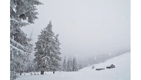 Vigilia di Natale con pioggia e neve in tre regioni, previsioni meteo