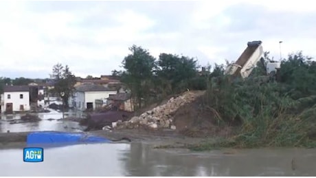 Maltempo in Emilia Romagna, le immagini da Traversara: la diretta video