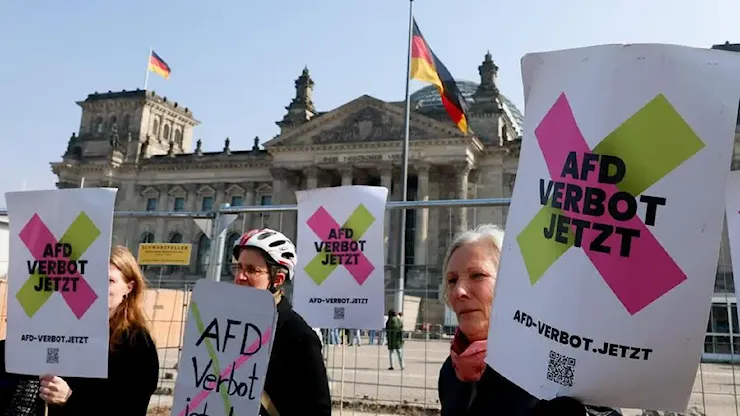 La democrazia e gli eversivi. Così torna il dilemma di Weimar - Domani La democrazia e gli eversivi. Così torna il dilemma di Weimar - Domani