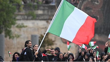 Parigi: sfila Italia,Tamberi-Errigo alzano il tricolore