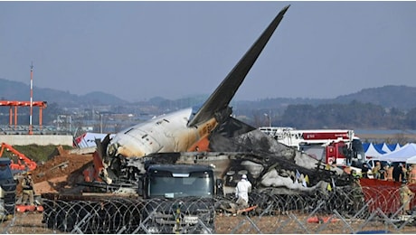 Boeing si schianta in Corea del Sud: 151 morti, 2 sopravvissuti