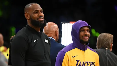 La reazione di LeBron James al 1° canestro NBA di Bronny James