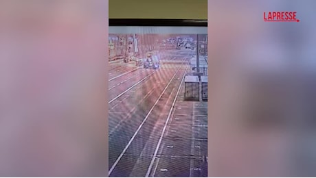 VIDEO Genova, incidente al porto: in un video la manovra a 'u' e lo schianto